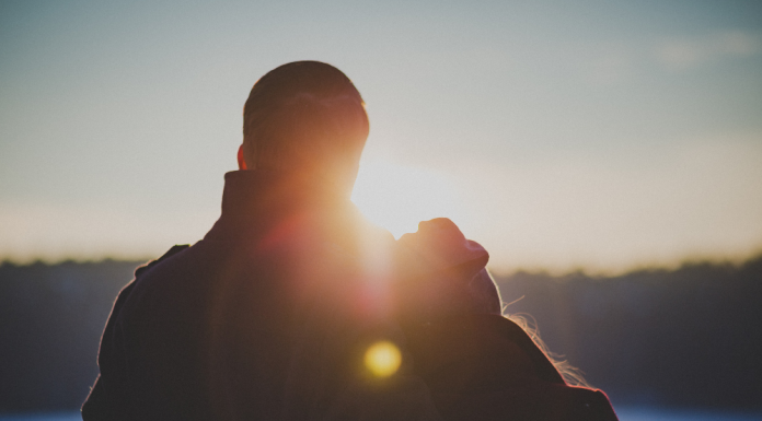 “I date with Jenny” (나 제니랑 사겨): 맞는 문장일까?