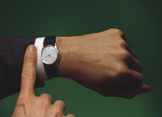 ‘눈치주다’를 영어로 어떻게 말할까?