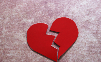 (A relationship) is on the rocks; 위기를 맞다, 헤어질지도 모른다