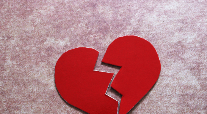 (A relationship) is on the rocks; 위기를 맞다, 헤어질지도 모른다