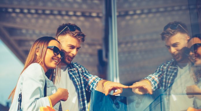 아이돌 멤버들이 알려주는 쇼핑할 때 유용한 영어 표현