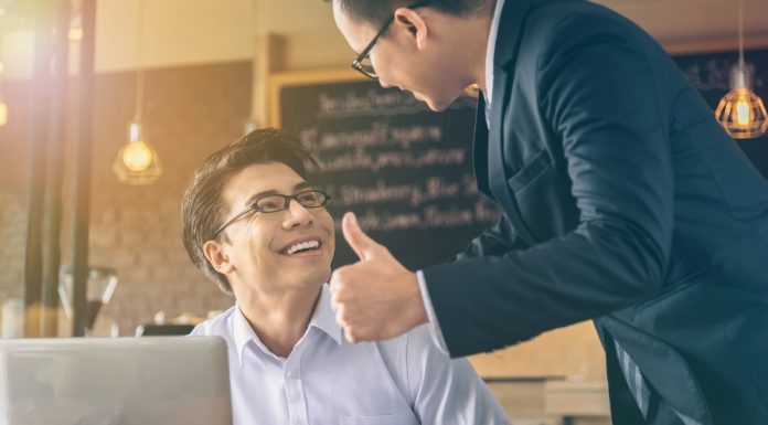 스몰톡 필수! 상대방 칭찬하기